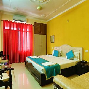 Hotel Paras Plaza